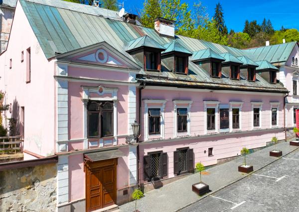 Zabehnutý penzión s reštauráciou v srdci mesta Banská Štiavnica