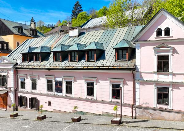 Zabehnutý penzión s reštauráciou v srdci mesta Banská Štiavnica