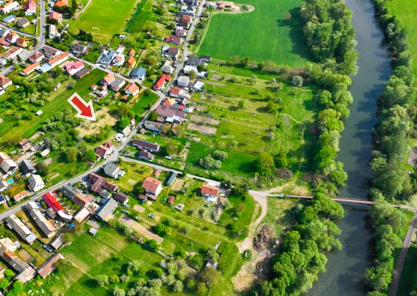 Slnečný, rovinatý pozemok s možnosťou stavby 1565m², Voznica