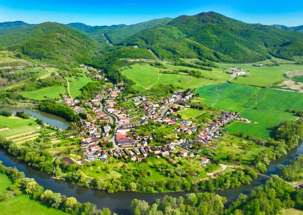 Slnečný, rovinatý pozemok s možnosťou stavby 1565m², Voznica