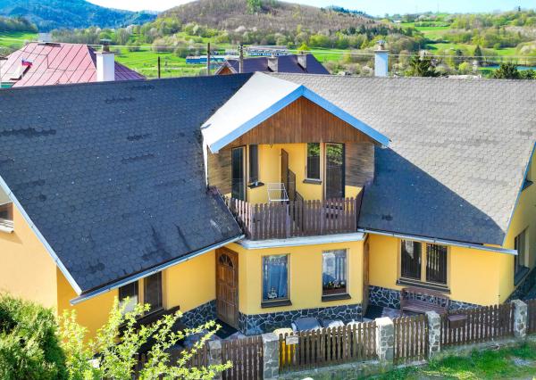 Zabehnutý apartmánový dvojdom s parkovaním, Štiavnické Bane