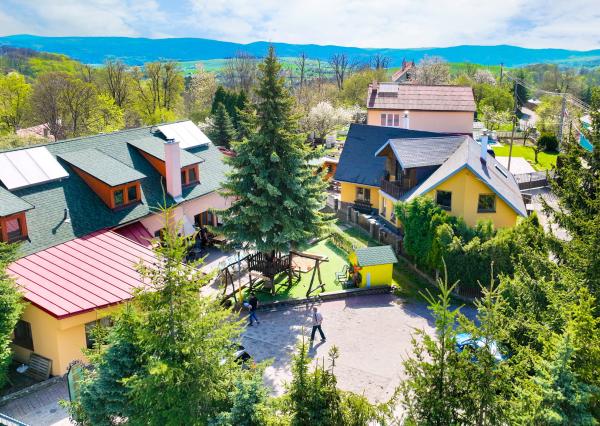 Zabehnutý apartmánový dvojdom s parkovaním, Štiavnické Bane