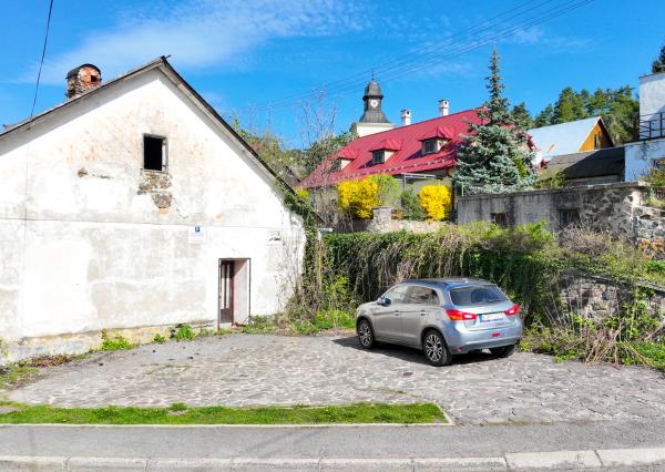 Zabehnutý apartmánový dvojdom s parkovaním, Štiavnické Bane
