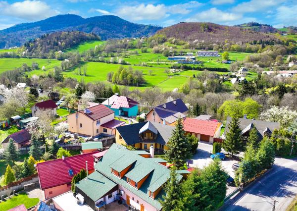 Zabehnutý apartmánový dvojdom s parkovaním, Štiavnické Bane
