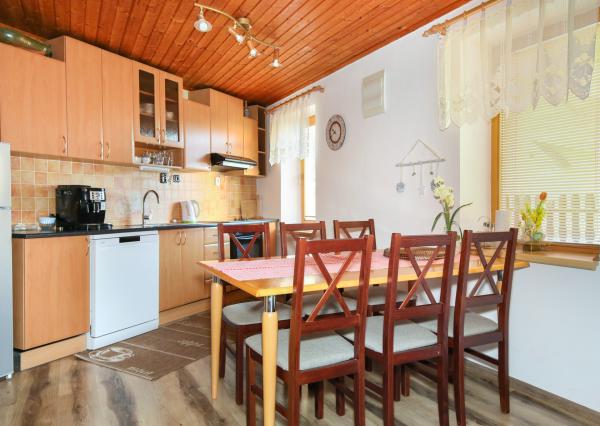 Zabehnutý apartmánový dvojdom s parkovaním, Štiavnické Bane