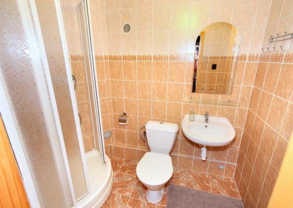 Zabehnutý apartmánový dvojdom s parkovaním, Štiavnické Bane