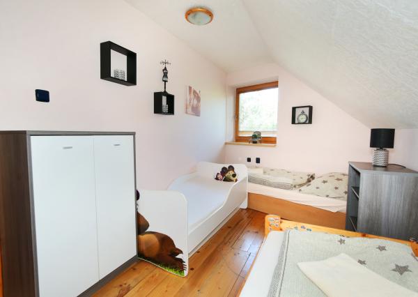 Zabehnutý apartmánový dvojdom s parkovaním, Štiavnické Bane