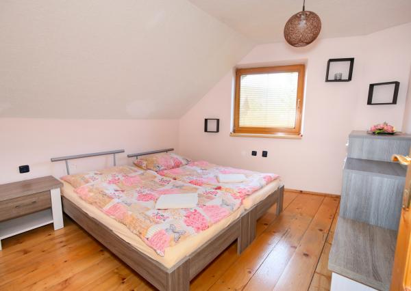 Zabehnutý apartmánový dvojdom s parkovaním, Štiavnické Bane