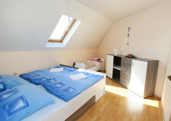 Zabehnutý apartmánový dvojdom s parkovaním, Štiavnické Bane