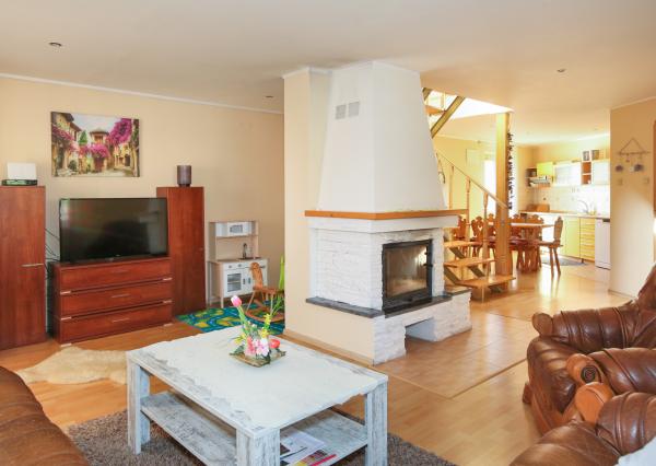Zabehnutý apartmánový dvojdom s parkovaním, Štiavnické Bane