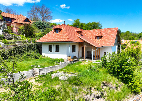 Rodinný dom / Chalupa s nádhernými výhľadmi, Banská Belá