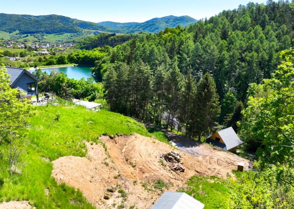 Stavebný pozemok s projektom pri jazere, Banská Štiavnica