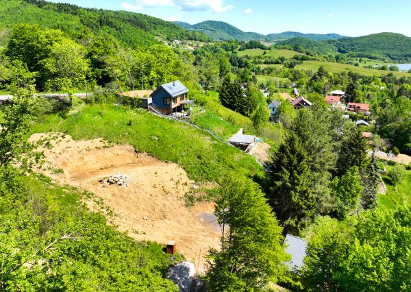 Stavebný pozemok s projektom pri jazere, Banská Štiavnica