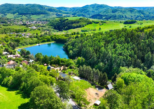 Stavebný pozemok s projektom pri jazere, Banská Štiavnica