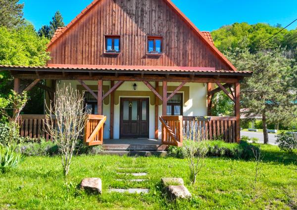 Zabehnutý penzión v obci Svätý Anton, okr. Banská Štiavnica