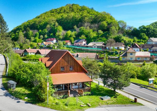 Zabehnutý penzión v obci Svätý Anton, okr. Banská Štiavnica