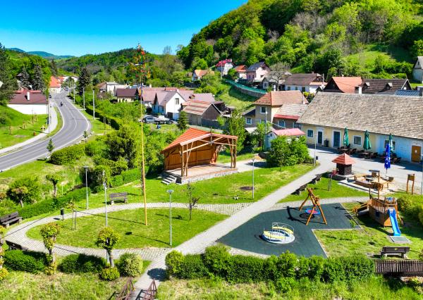 Zabehnutý penzión v obci Svätý Anton, okr. Banská Štiavnica