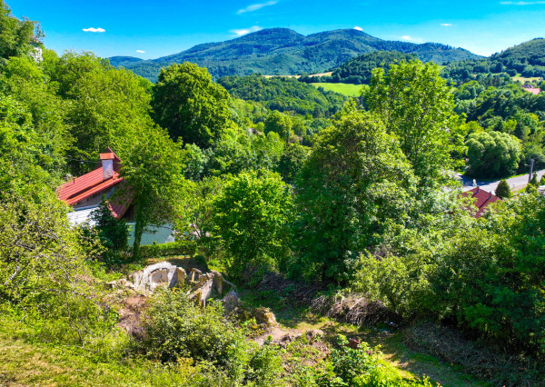 Slnečný pozemok 1381m2 s možnosťou stavby, Štiavnické Bane