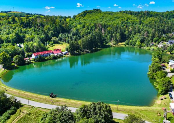 Slnečný pozemok 1381m2 s možnosťou stavby, Štiavnické Bane