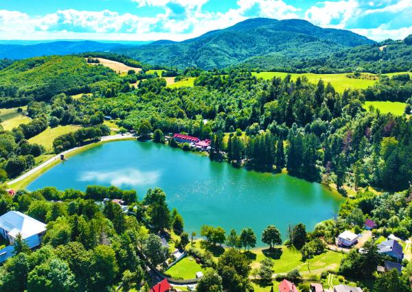 Slnečný pozemok 1381m2 s možnosťou stavby, Štiavnické Bane