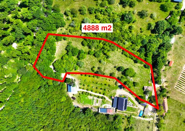 Pozemok s viničným domom a možnosťou stavby, obec Jabloňovce