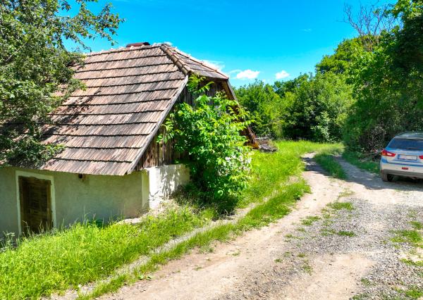 Pozemok s viničným domom a možnosťou stavby, obec Jabloňovce