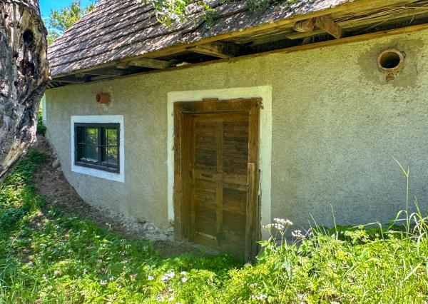 Pozemok s viničným domom a možnosťou stavby, obec Jabloňovce