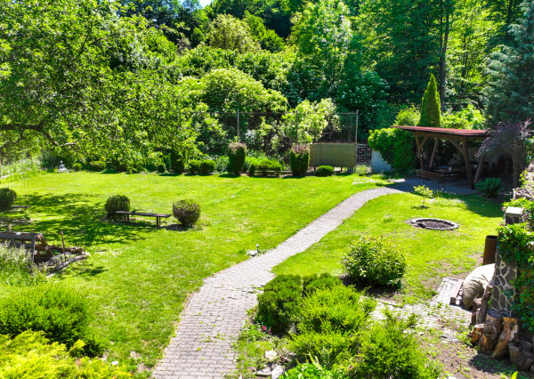 Rodinný dom s 5 bytovými jednotkami, záhradou 1600m2 a parkovaním