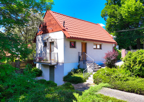 Rodinný dom s 5 bytovými jednotkami, záhradou 1600m2 a parkovaním