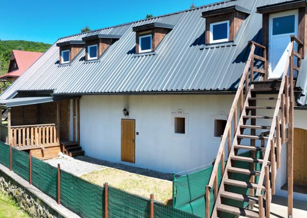 Apartmánový dom s 3-mi bytovými jednotkami, Počúvadlo