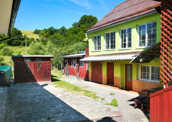 Rodinný dom so záhradou 320m2, 4 izby + Garáž, Svätý Anton