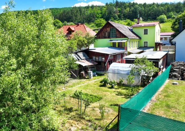 Rodinný dom so záhradou 320m2, 4 izby + Garáž, Svätý Anton