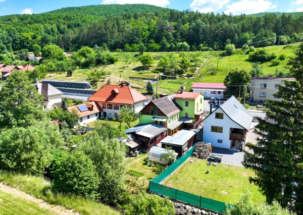 Rodinný dom so záhradou 320m2, 4 izby + Garáž, Svätý Anton