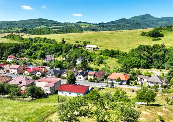 Rodinný dom so záhradou 320m2, 4 izby + Garáž, Svätý Anton