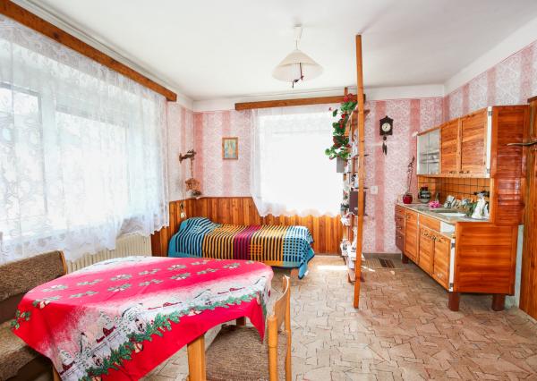 Rodinný dom so záhradou 320m2, 4 izby + Garáž, Svätý Anton