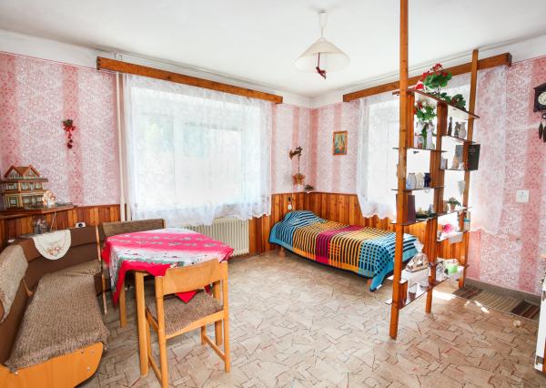 Rodinný dom so záhradou 320m2, 4 izby + Garáž, Svätý Anton