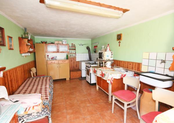 Rodinný dom so záhradou 320m2, 4 izby + Garáž, Svätý Anton