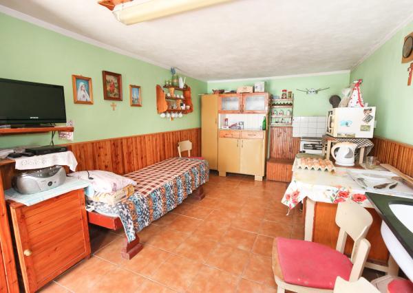 Rodinný dom so záhradou 320m2, 4 izby + Garáž, Svätý Anton