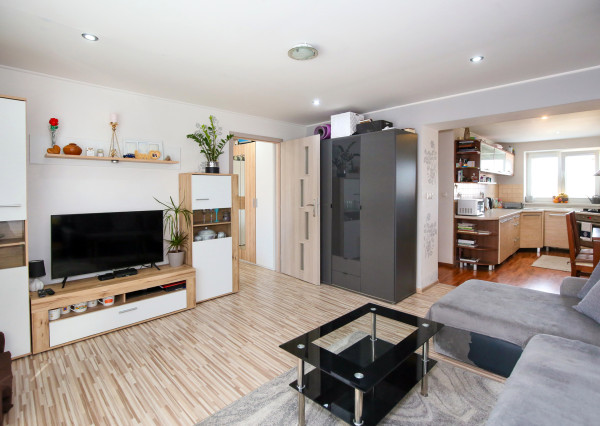 2-izbový byt, 57m2 s dvomi pivnicami, Hliník nad Hronom