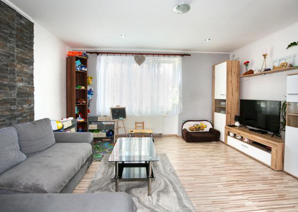2-izbový byt, 57m2 s dvomi pivnicami, Hliník nad Hronom