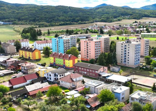 2-izbový byt, 57m2 s dvomi pivnicami, Hliník nad Hronom