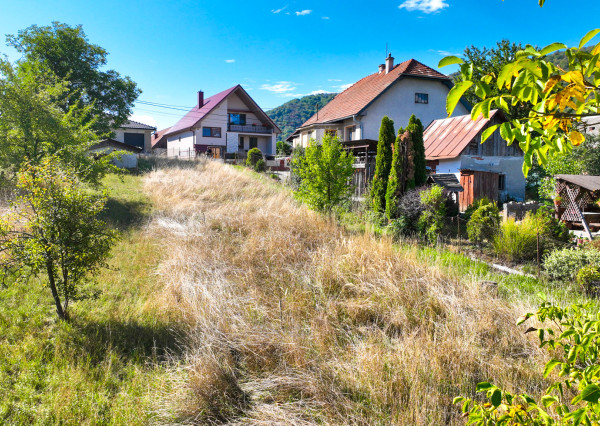 Slnečný pozemok s možnosťou stavby 840m² – Voznica