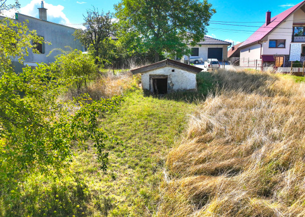 Slnečný pozemok s možnosťou stavby 840m² – Voznica