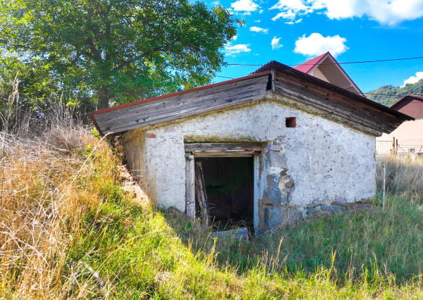 Slnečný pozemok s možnosťou stavby 840m² – Voznica