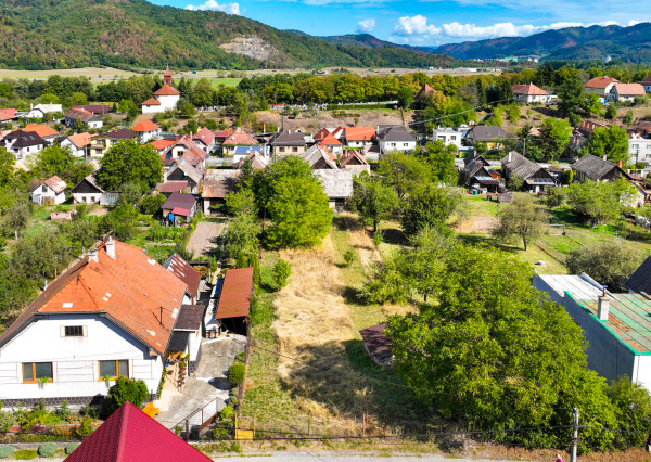 Slnečný pozemok s možnosťou stavby 840m² – Voznica