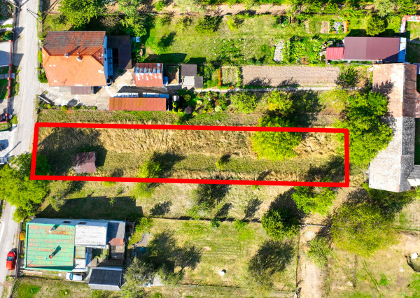 Slnečný pozemok s možnosťou stavby 840m² – Voznica