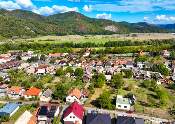 Slnečný pozemok s možnosťou stavby 840m² – Voznica