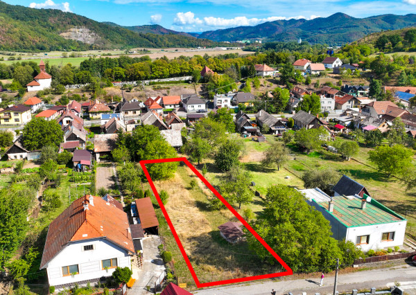 Slnečný pozemok s možnosťou stavby 840m² – Voznica