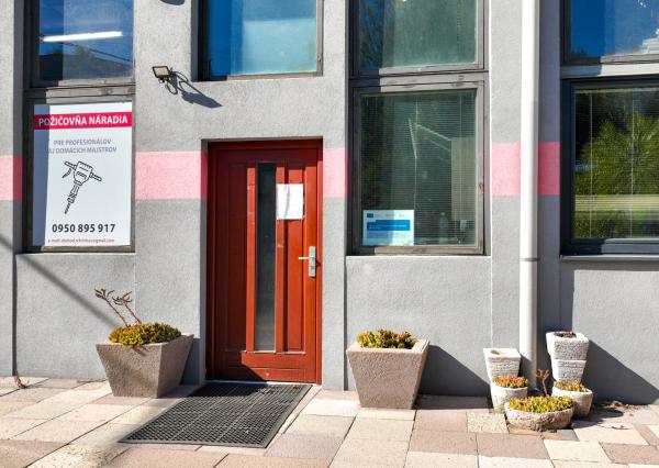 Obchodné, Skladové, Výrobné priestory 200m2, Banská Štiavnica
