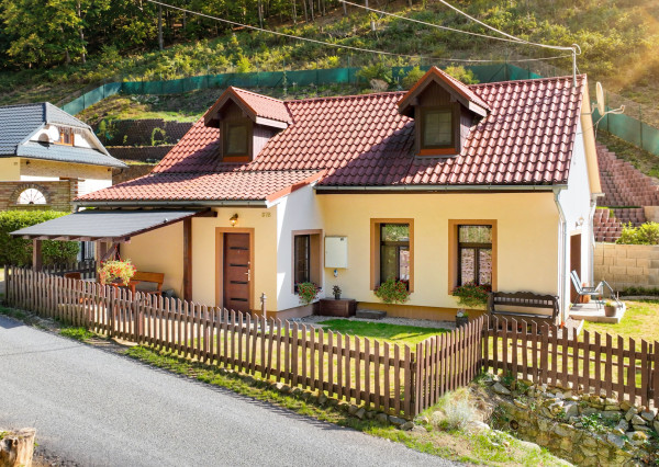 Zrekonštruovaný 4-izbový rodinný dom - chalupa Hodruša-Hámre